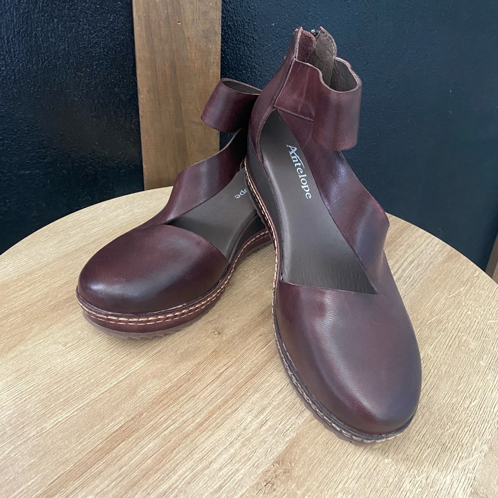 Maroon Antelope N72 Triannas